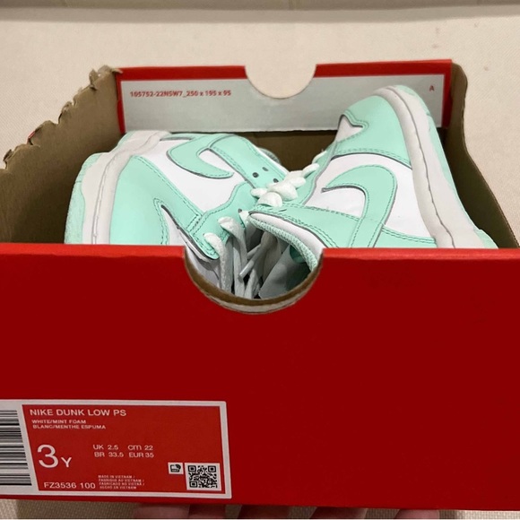 Mint Green Nike Dunks - Picture 2 of 4